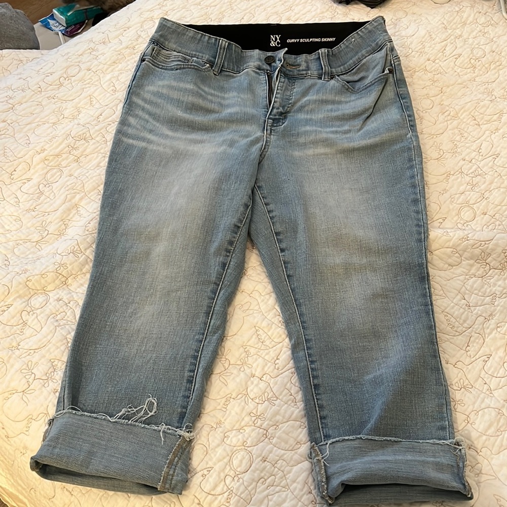 Cropped stretch curvy jeans